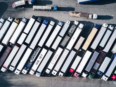 Le développement des parkings poids lourds en France : un enjeu concret pour le transport routier